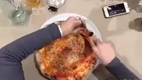 Unterschied zwischen Frauen und M�nnern in Pizzeria