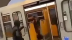 Das neue Br�ssel ist eine Reise wert - Romantische bunte Fahrt mit der U-Bahn - Schlagst�cke, Pfefferspray, fremde Sprachen