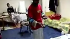 Stuhl gegen M�lltonne austauschen - Beware of your roommates