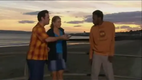 K�nnen sie ein Foto f�r uns machen - Can you take a picture for us