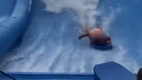 Surf-Simulator klaut die Badehose