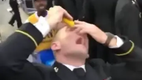 Tequila trinken, Salz ablecken, Zitrone im Auge ausdr�cken... oder wie ging das nochmal
