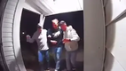 Mit dem Pizzaschneider die T�r �ffnen