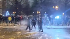 Schneeb�lle f�r Corona - ``Cops�� - Vom Nachbarn lernen