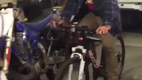 Cooler Trick auf dem Fahrrad