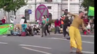 Ich kleb mich an der Stra�e fest - Klimaideologie Edition feat. Freiluftklapse Deutschland